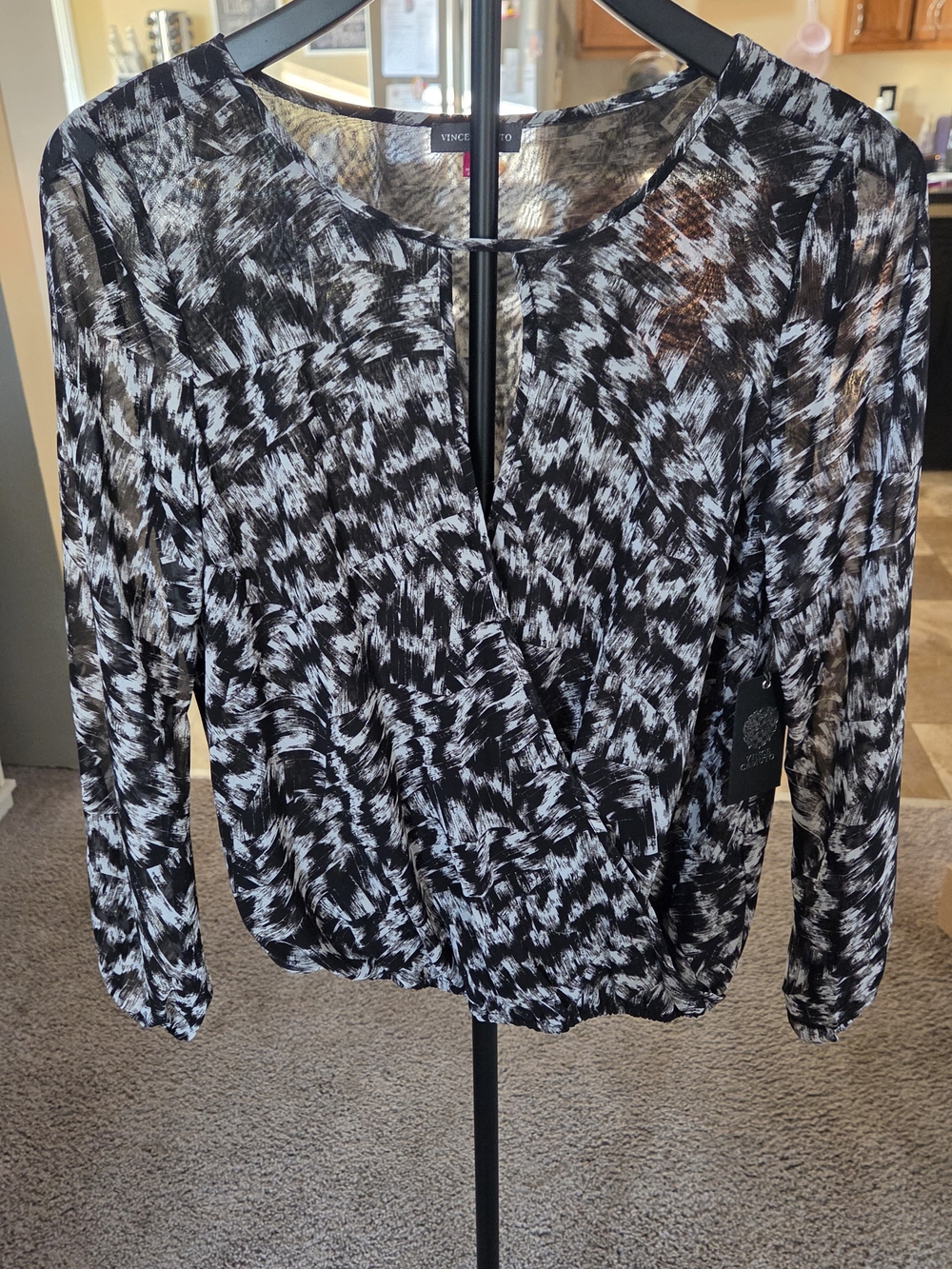 NWT Vince Camuto Black and White Abstract Surplice Blouse